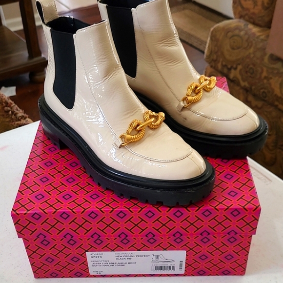 Tory Burch cream Jessa Lug Sole Ankle Boot size 8.5 - Picture 1 of 11